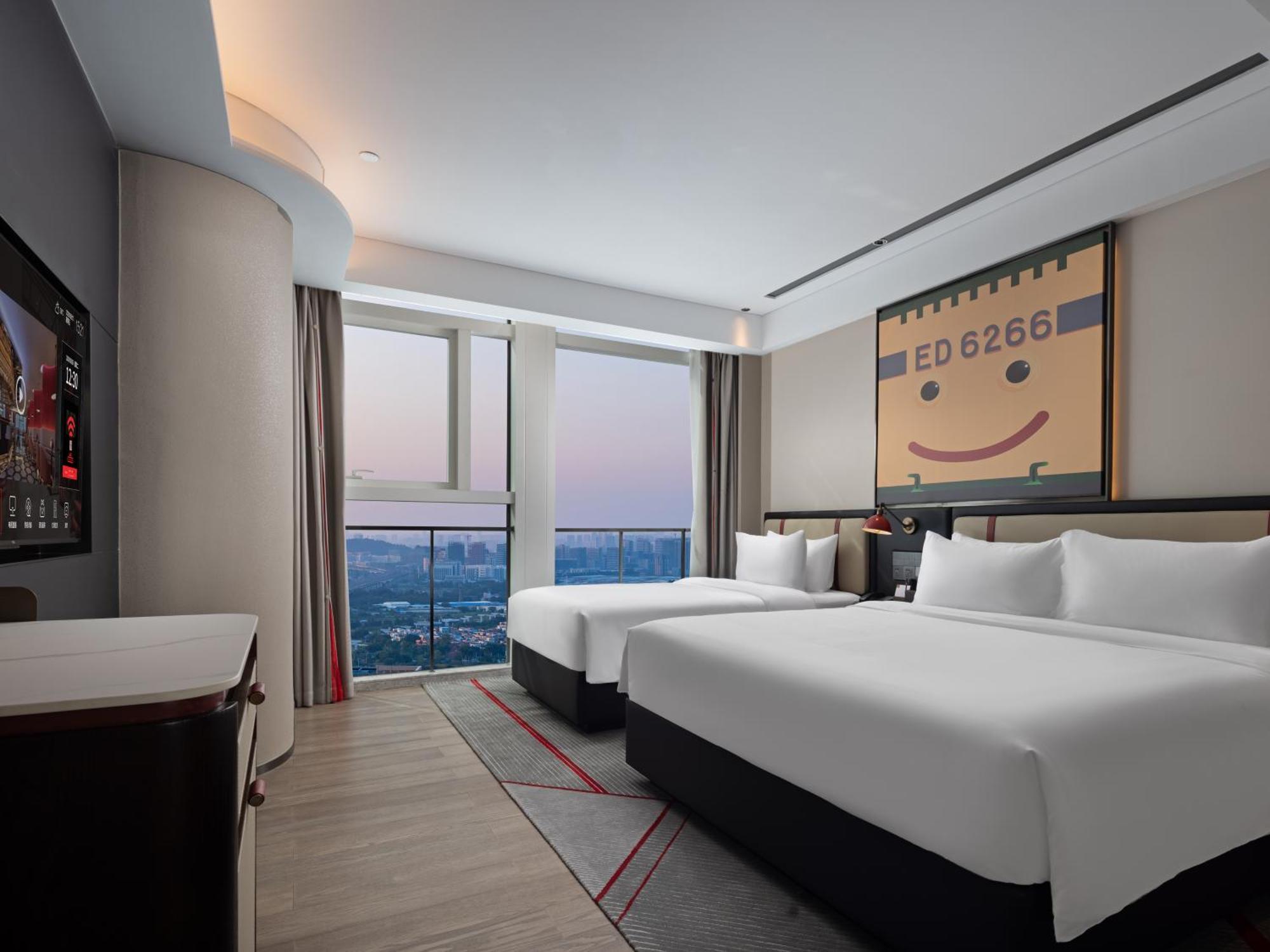 Hotel Radisson Red Guangzhou South Railway Station Exterior foto